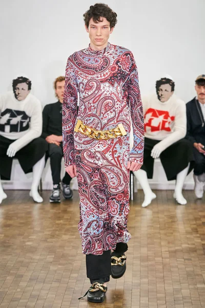 Look 12